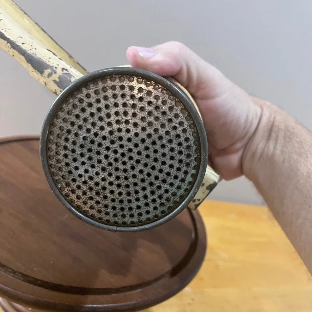 Vtg Farmhouse‎ Manual Potato Ricer Fruit Press Cream Enamel Metal Rustic Kitchen